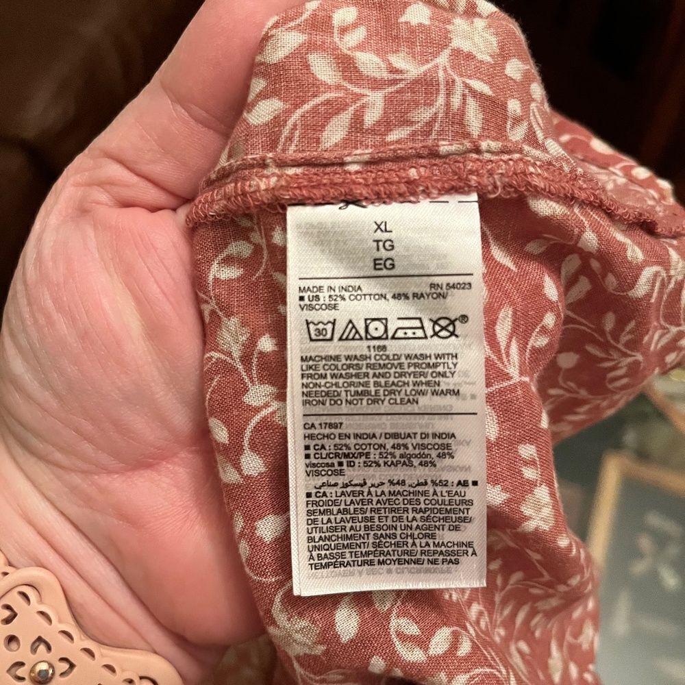 Old NavyโXL Pink Floral Top Light And AiryโRuffles - Picture 3 of 13